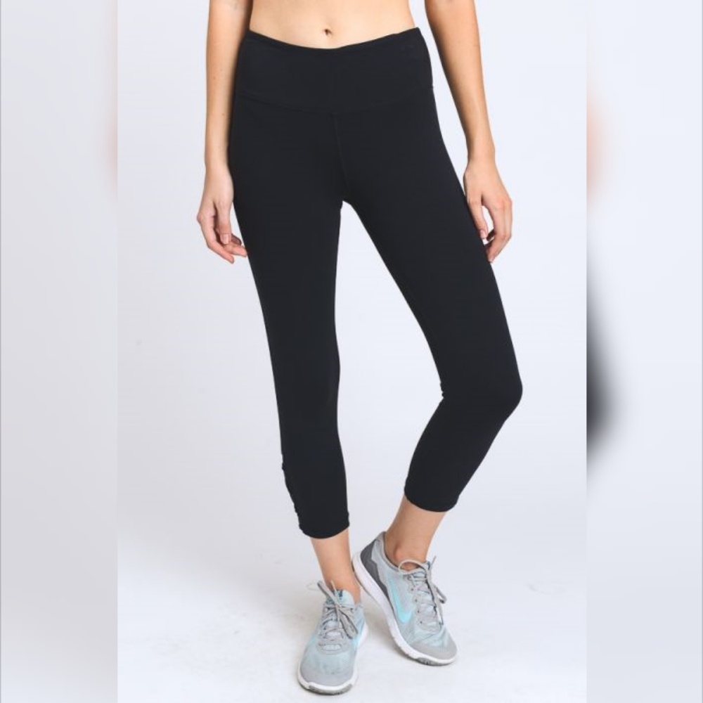 Criss-Cross Lace Accent Capri Leggings - Picture 4 of 6